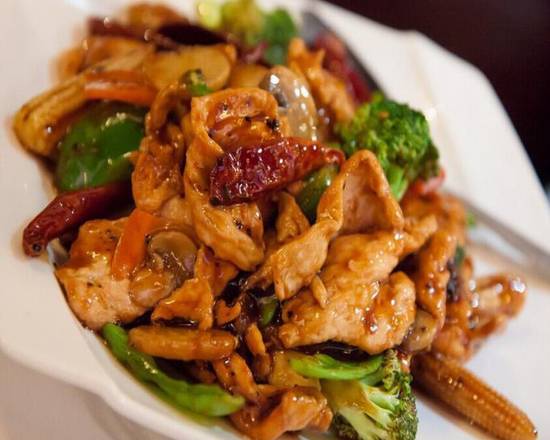 Order Hunan Chicken 湖南雞  ️Spicy food online from Bamboo Garden store, Savannah on bringmethat.com