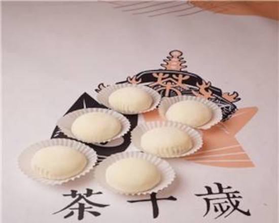 Order Durian snow mochi  榴莲雪媚娘 food online from Timeless Tea store, Bellevue on bringmethat.com
