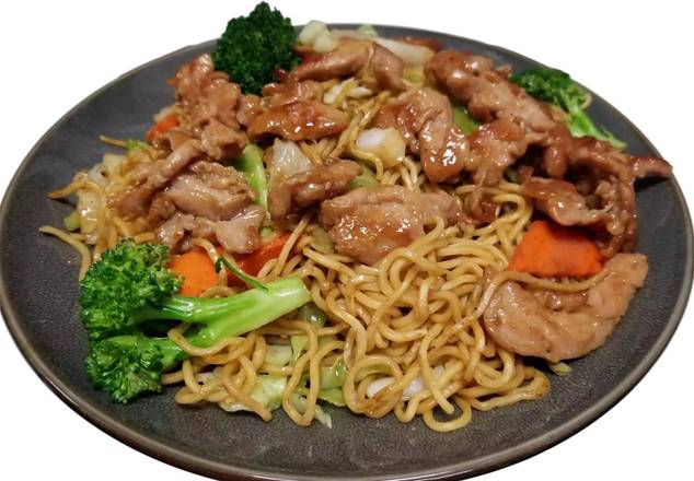 Order Chicken Chow Mein food online from Oishi Teriyaki & Sushi store, Paramount on bringmethat.com