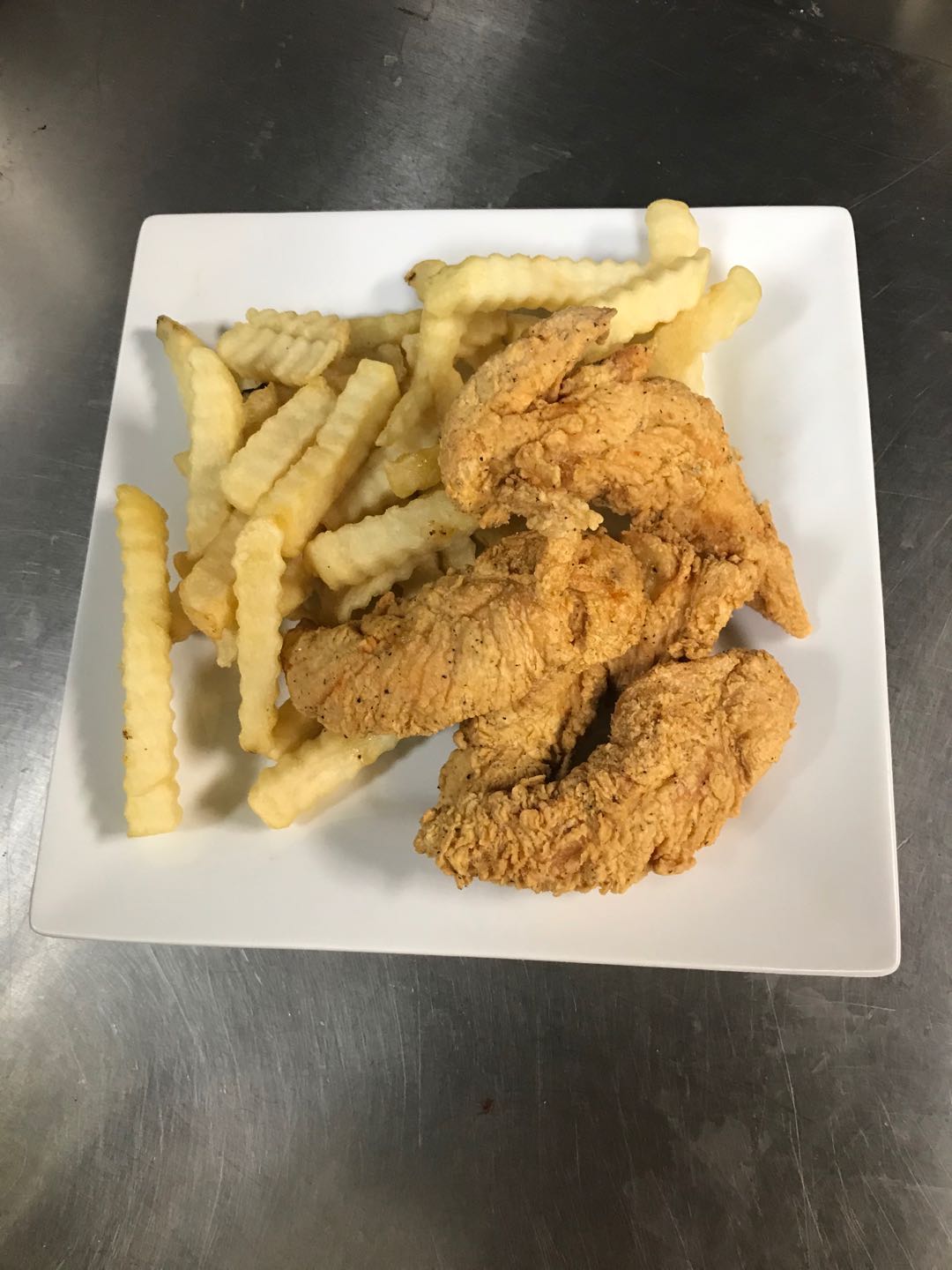 Order Tenders Combo food online from Wing Hut store, Macon on bringmethat.com