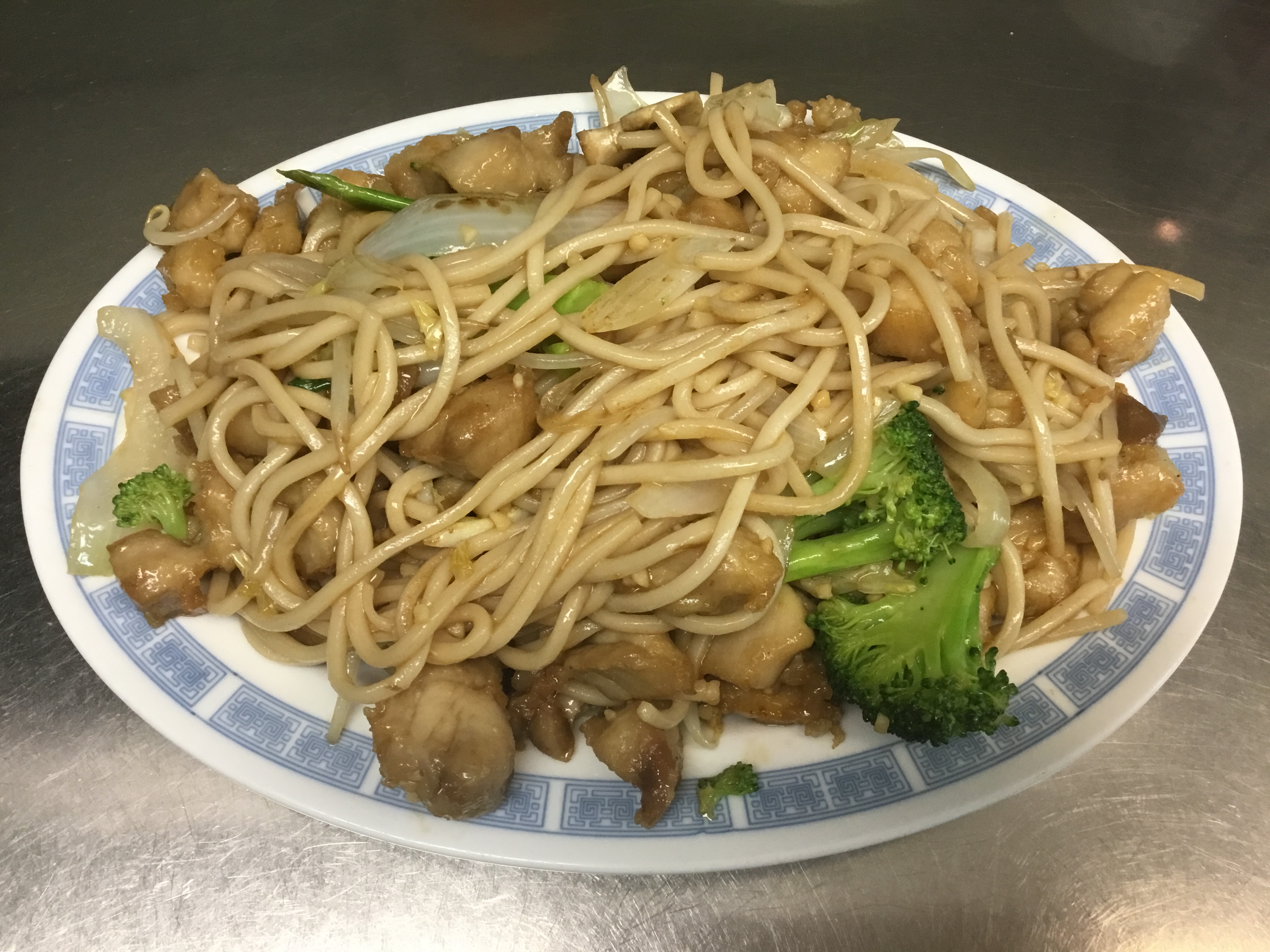 Order Chicken Lo Mein Noodle food online from China Place Restaurant store, Peoria on bringmethat.com
