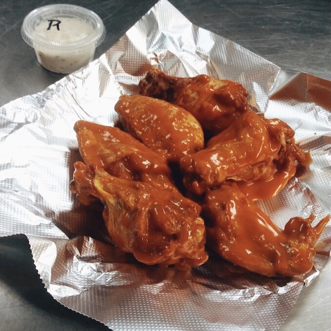 Order Chicken Wings food online from Pizza Donisi store, Louisville on bringmethat.com