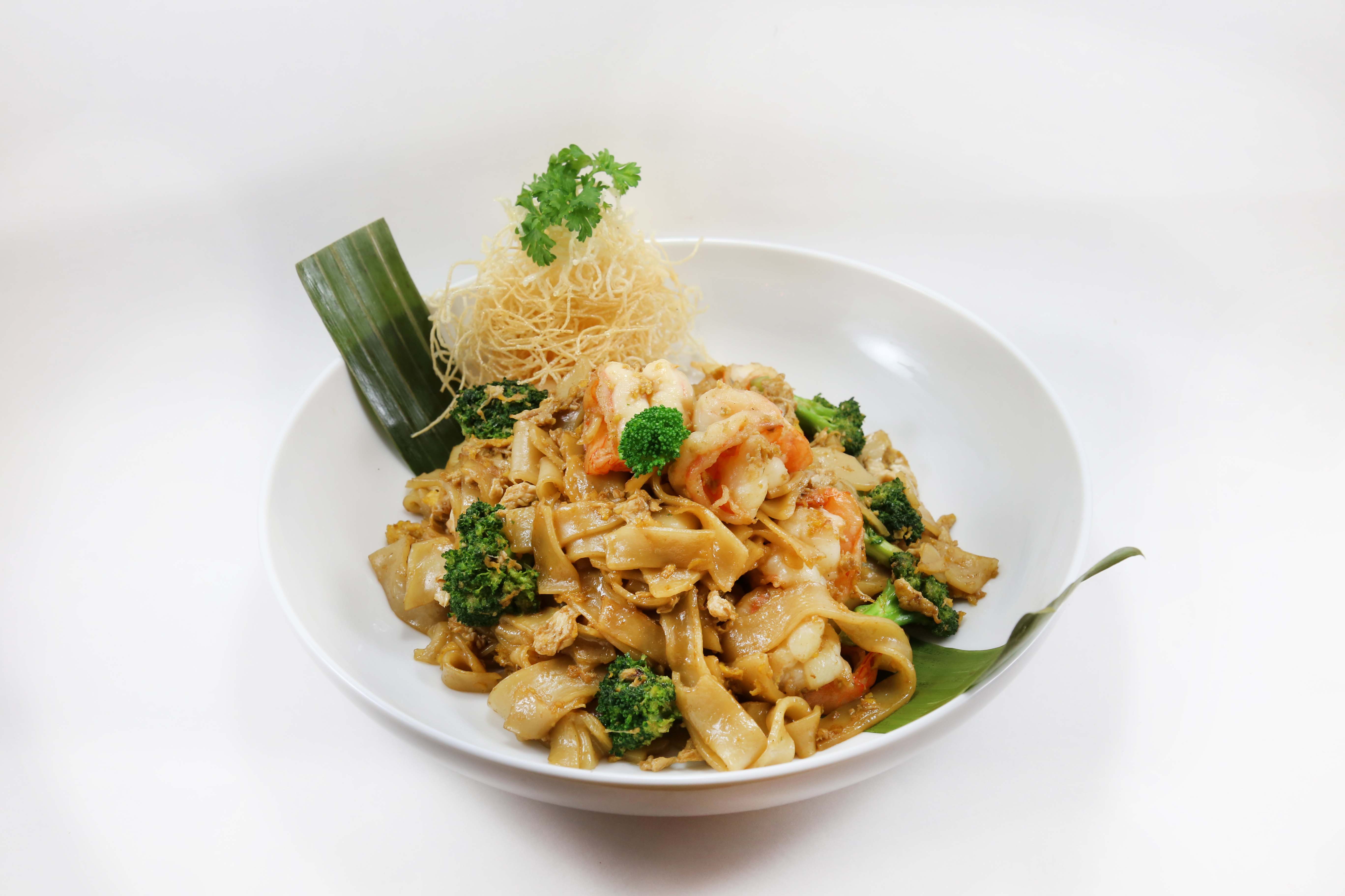Order 90. Pad-see-ew food online from Eto'o store, Chicago on bringmethat.com