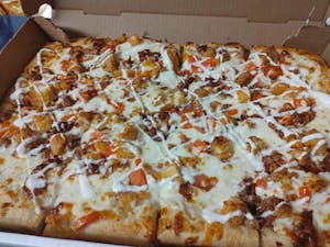 Order Chicken Bacon Ranch Pizza food online from Aloha Pizza store, West Warwick on bringmethat.com