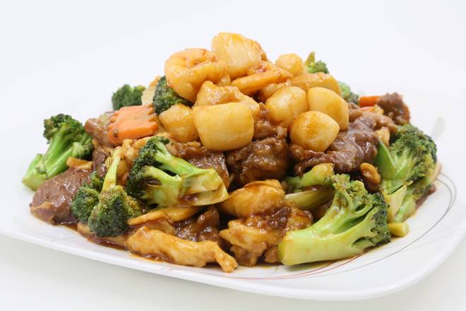 Order Happy Family 全家福 food online from Uncle Chen's Chinese Restaurant store, State College on bringmethat.com
