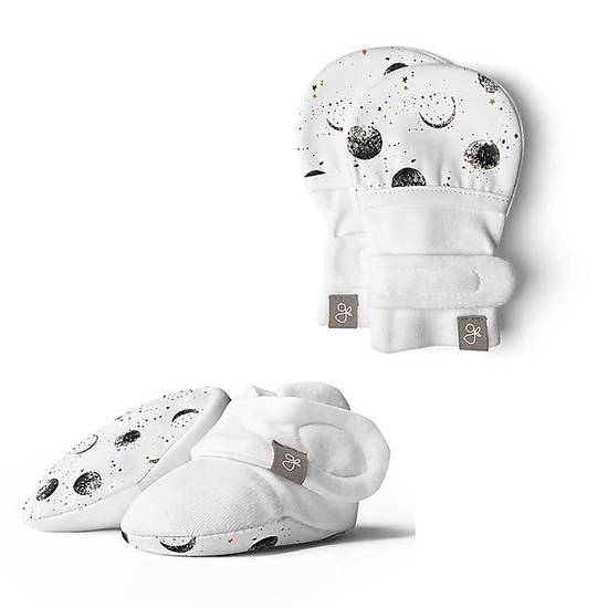 Order goumi Size 0-3M 2-Piece Mitts and Booties Set in White/Black food online from Bed Bath & Beyond store, Lancaster on bringmethat.com