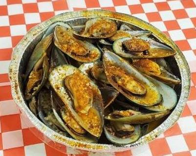Order Steamed Green Mussels (2lb) food online from pj seafood store, Pennsauken on bringmethat.com