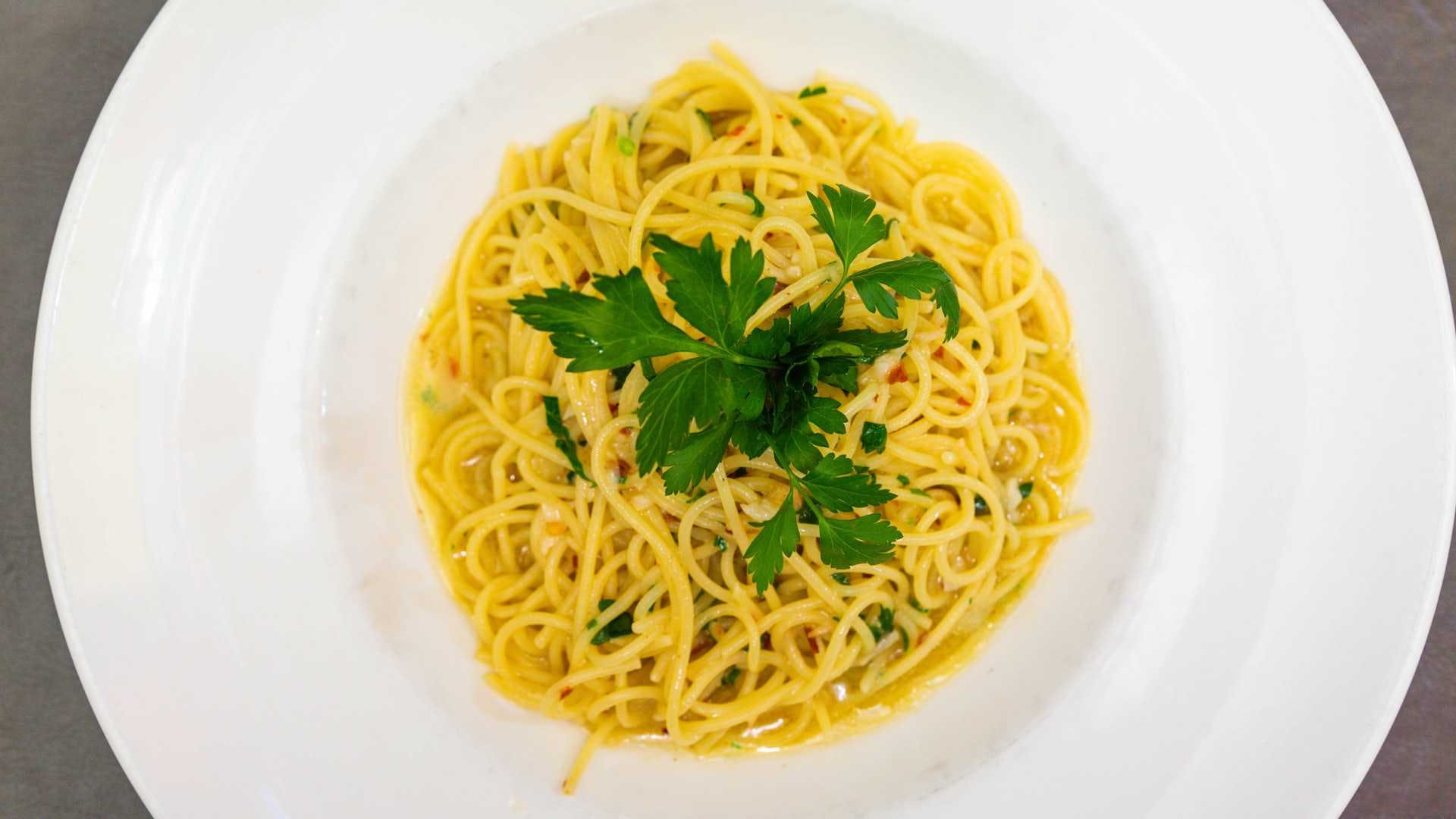 Order Spaghetti Aglio & Olio Al Pacino - Pasta food online from Serafina store, New York on bringmethat.com