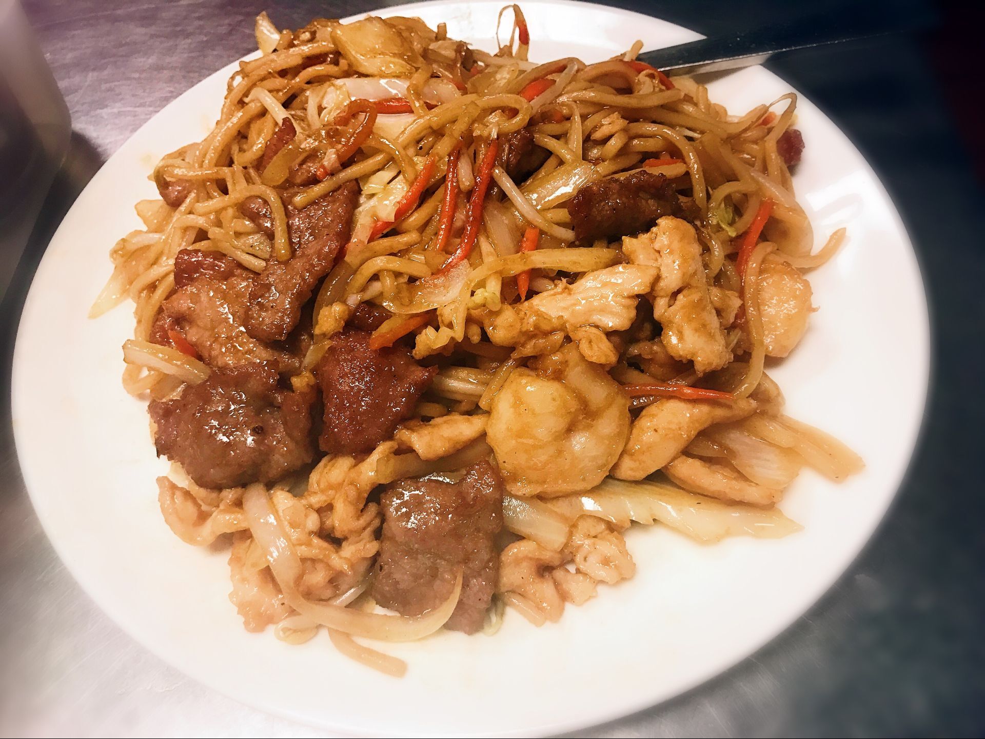Order N04. House Lo Mein food online from Red Corner China Diner store, Midvale on bringmethat.com