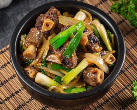 Order Ginger Onion Ox Tail Clay Pot food online from Shooting Star Cafe store, Oakland on bringmethat.com