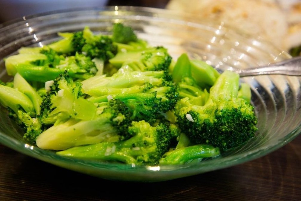 Order Stir-Fry Broccoli with Garlic - 蒜蓉炒西蘭花 food online from Pho Element store, San Mateo on bringmethat.com