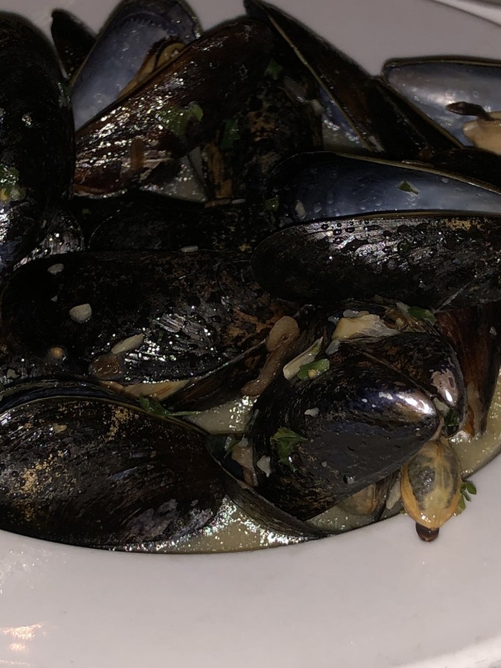 Order Steamed Mussels food online from Rosti Tuscan Kitchen store, Santa Monica on bringmethat.com