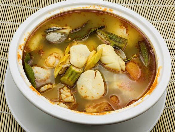 Order Thai Tom Yum Seafood Soup food online from Peony Seafood Restaurant store, Oakland on bringmethat.com