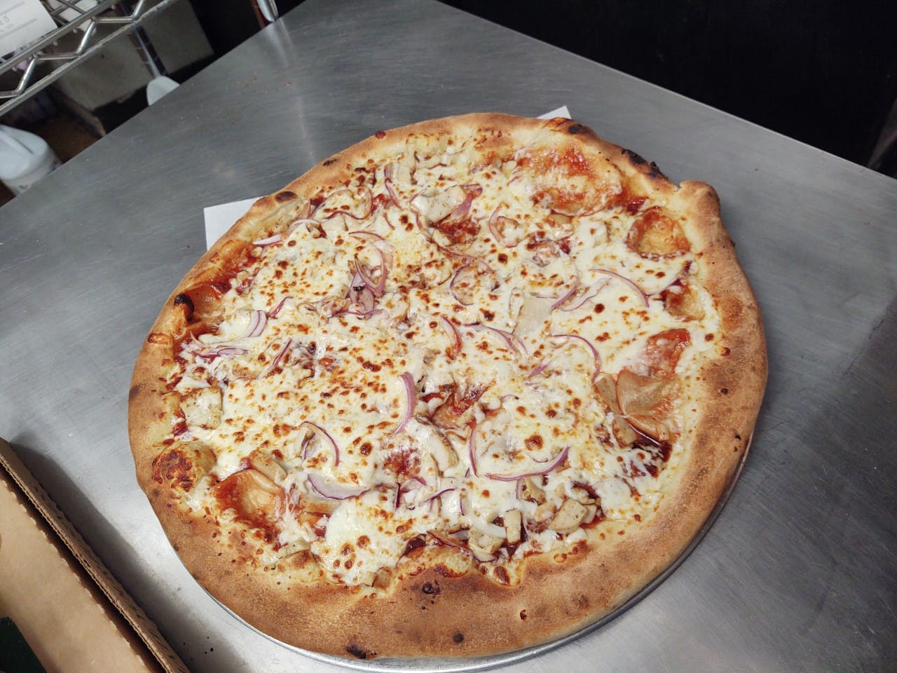 Order BBQ Chicken Gluten Free Pizza - 10" food online from Poulsbo Woodfired Pizza  store, Poulsbo on bringmethat.com