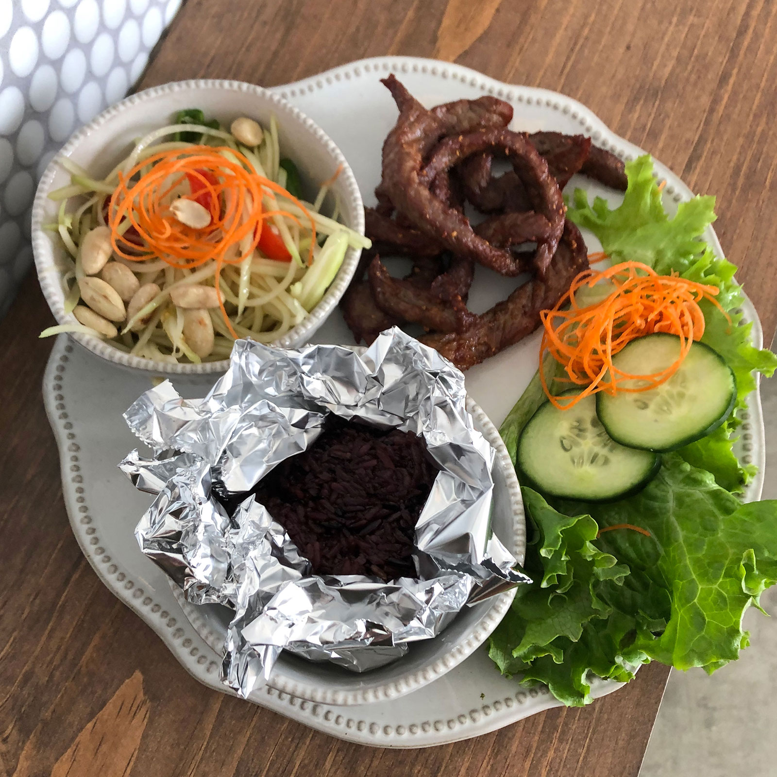 Order Jerky Set (comes w/ Papaya Salad & Sticky Rice) food online from Good Goose Cafe store, Los Angeles on bringmethat.com