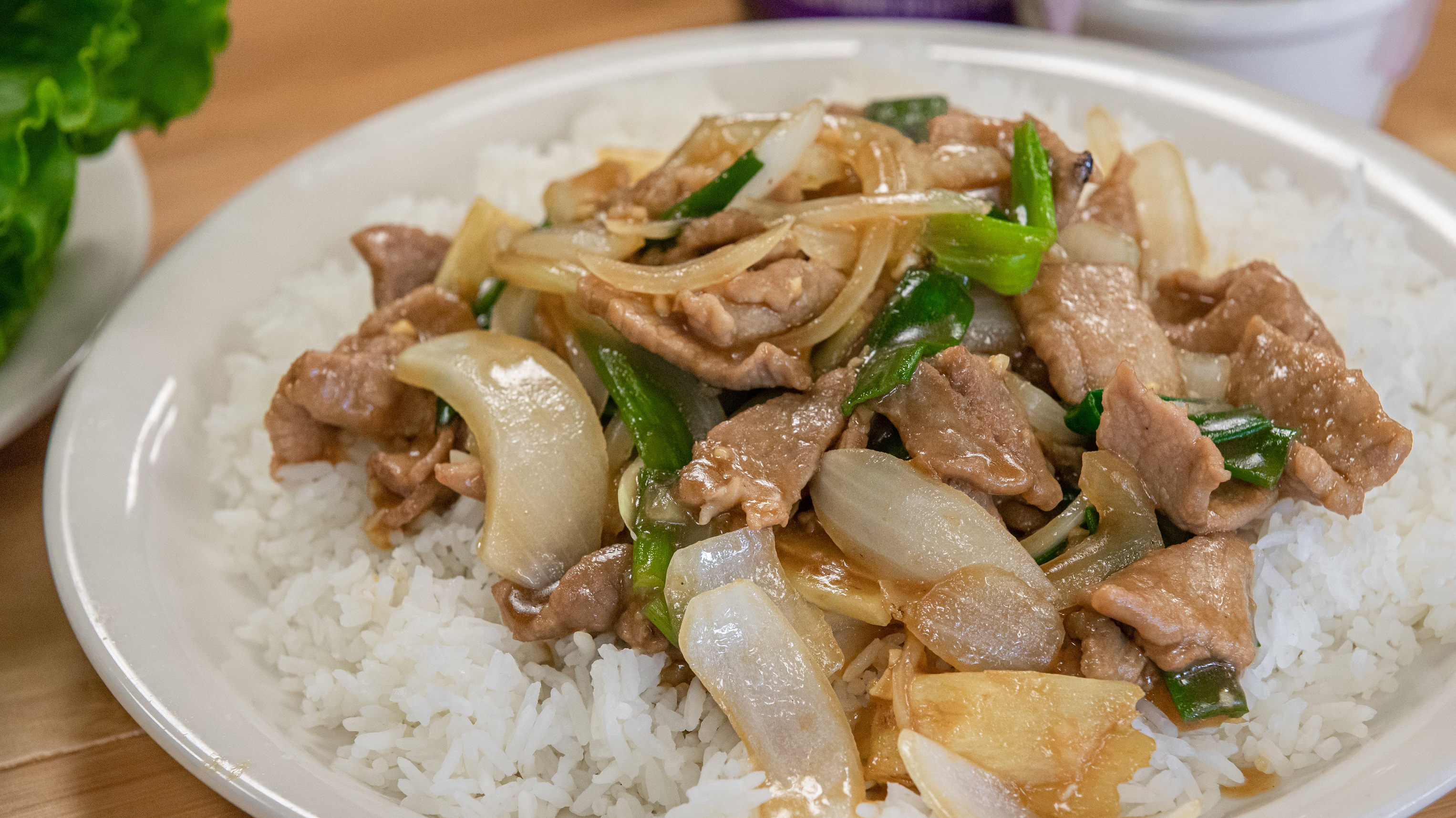 Order 60. Ginger Beef Over Rice food online from Pho Cafe Hong Kong Diner store, Reno on bringmethat.com
