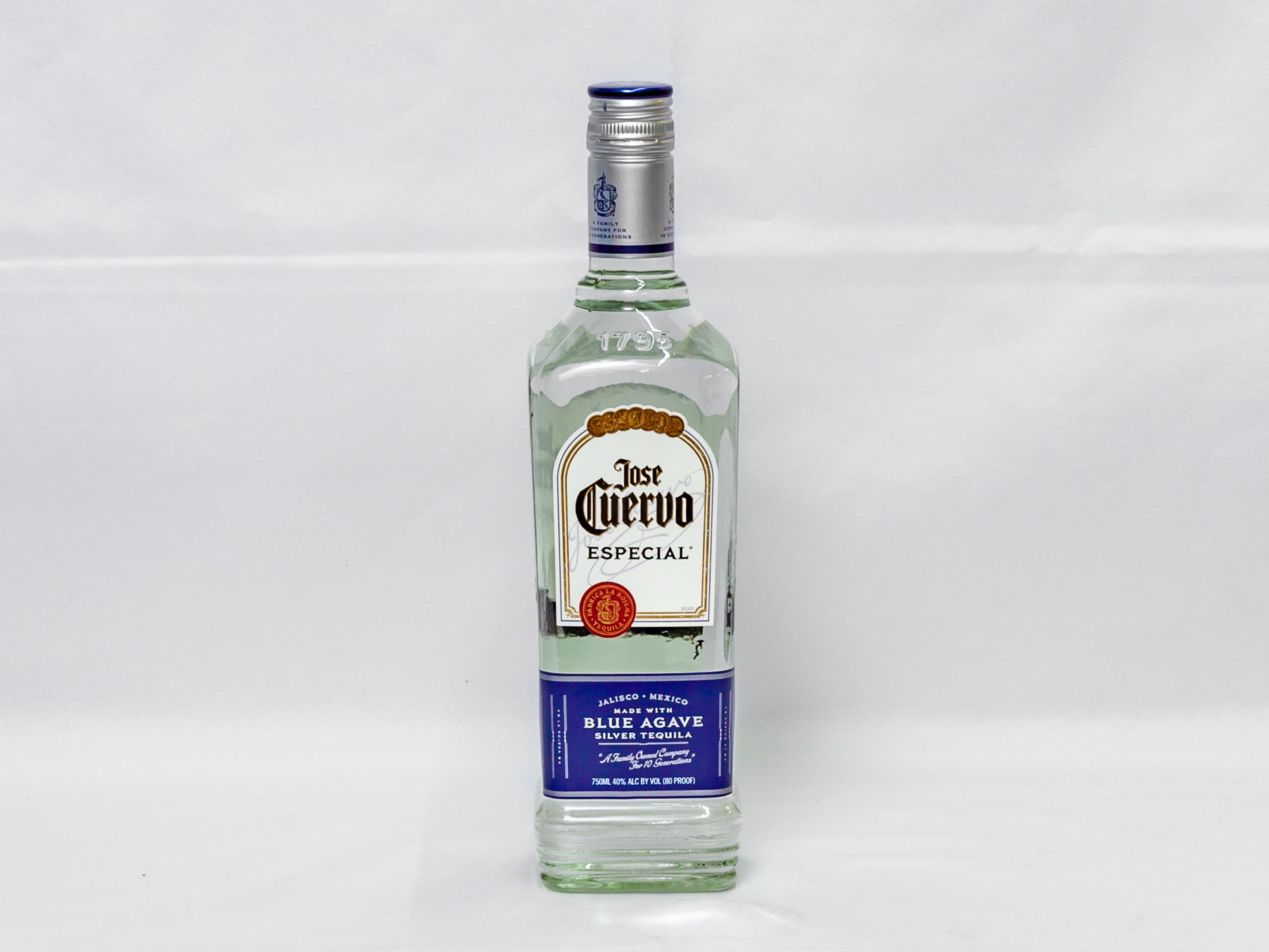 Order Jose Cuervo Especial Silver Tequila food online from Pm Food & Liquor store, Harvey on bringmethat.com