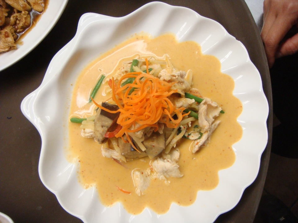 Order C1. Bamboo Red Curry-Dinner -3PD food online from Chaang Thai Restaurant store, Morgantown on bringmethat.com