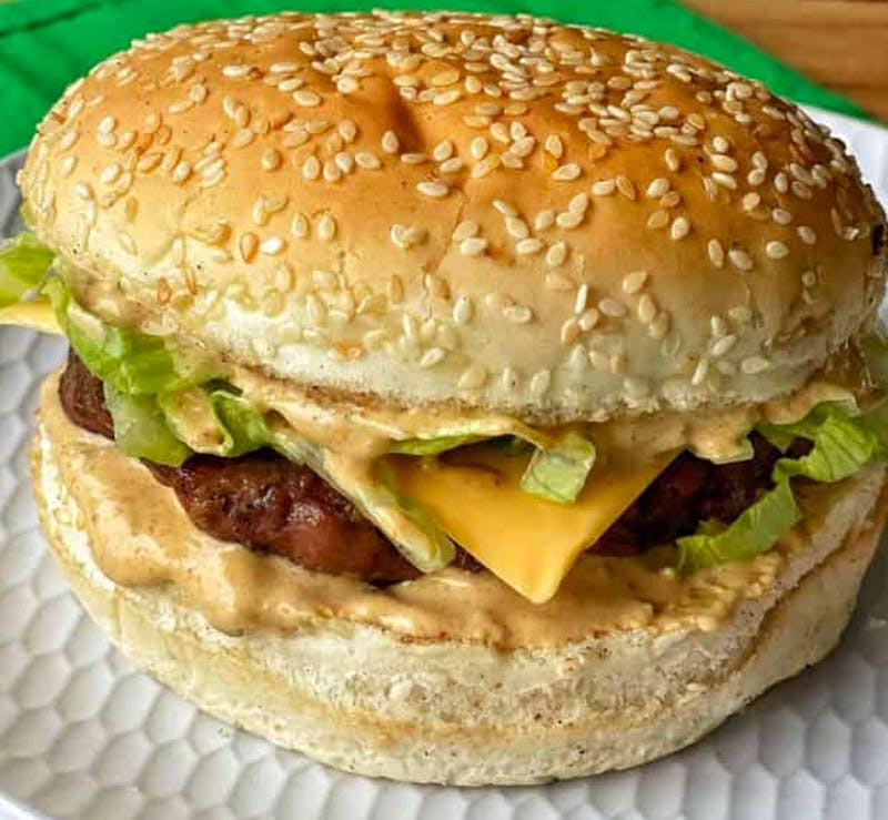 Order Daddy Mac Burger - Burger food online from Brother Bruno Pizza store, Washingtonville on bringmethat.com