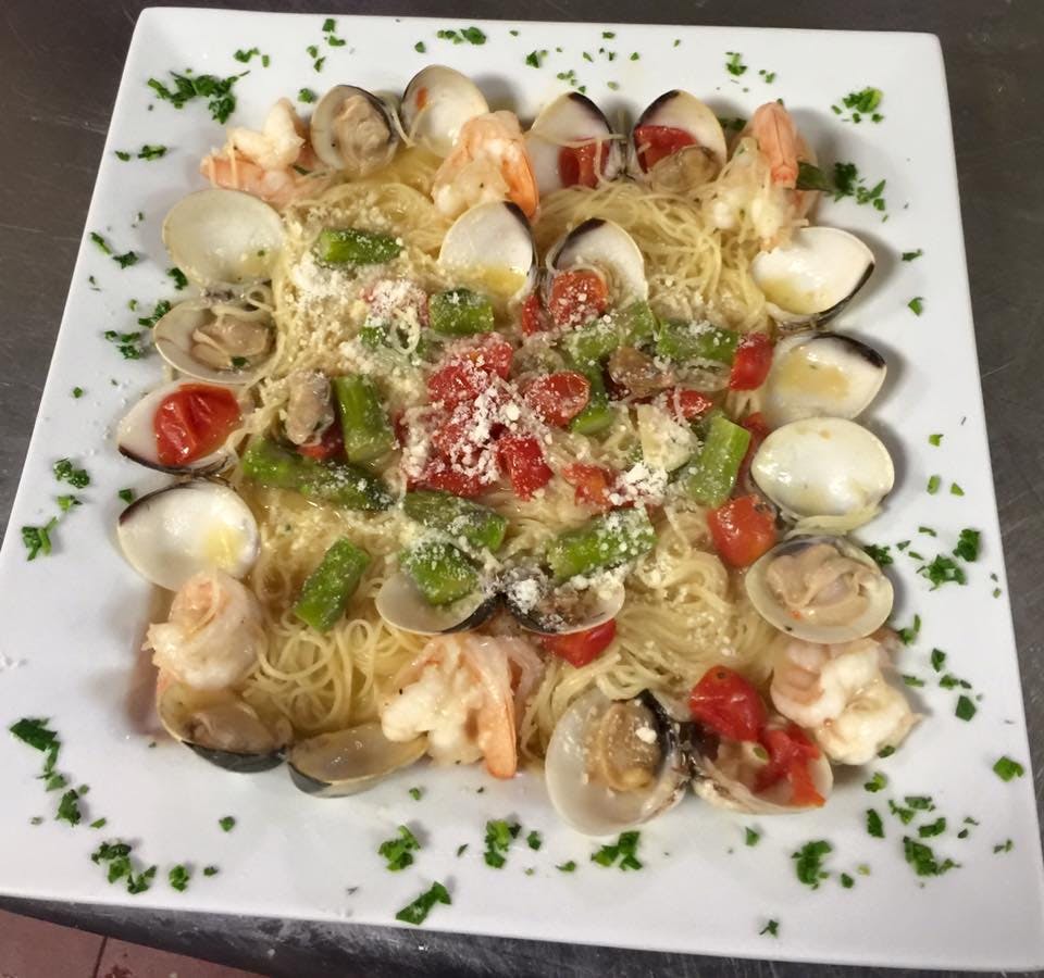 Order Pasta Di Mare - Entree food online from Frank's Pizza store, Hatboro on bringmethat.com