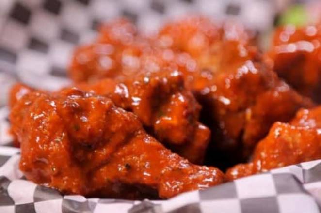 Order Wings - Sweet Thai Chili food online from Salerno Pizzeria & Sports Bar store, Hodgkins on bringmethat.com