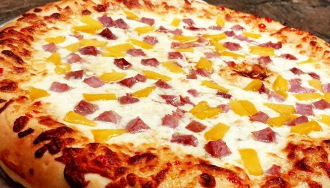 Order Hawaiian Pizza food online from Cocca's Pizza store, Canfield on bringmethat.com