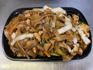 Order 79B. Chicken Ho Fun food online from Redwood Chinese Restaurant store, Clarksville on bringmethat.com