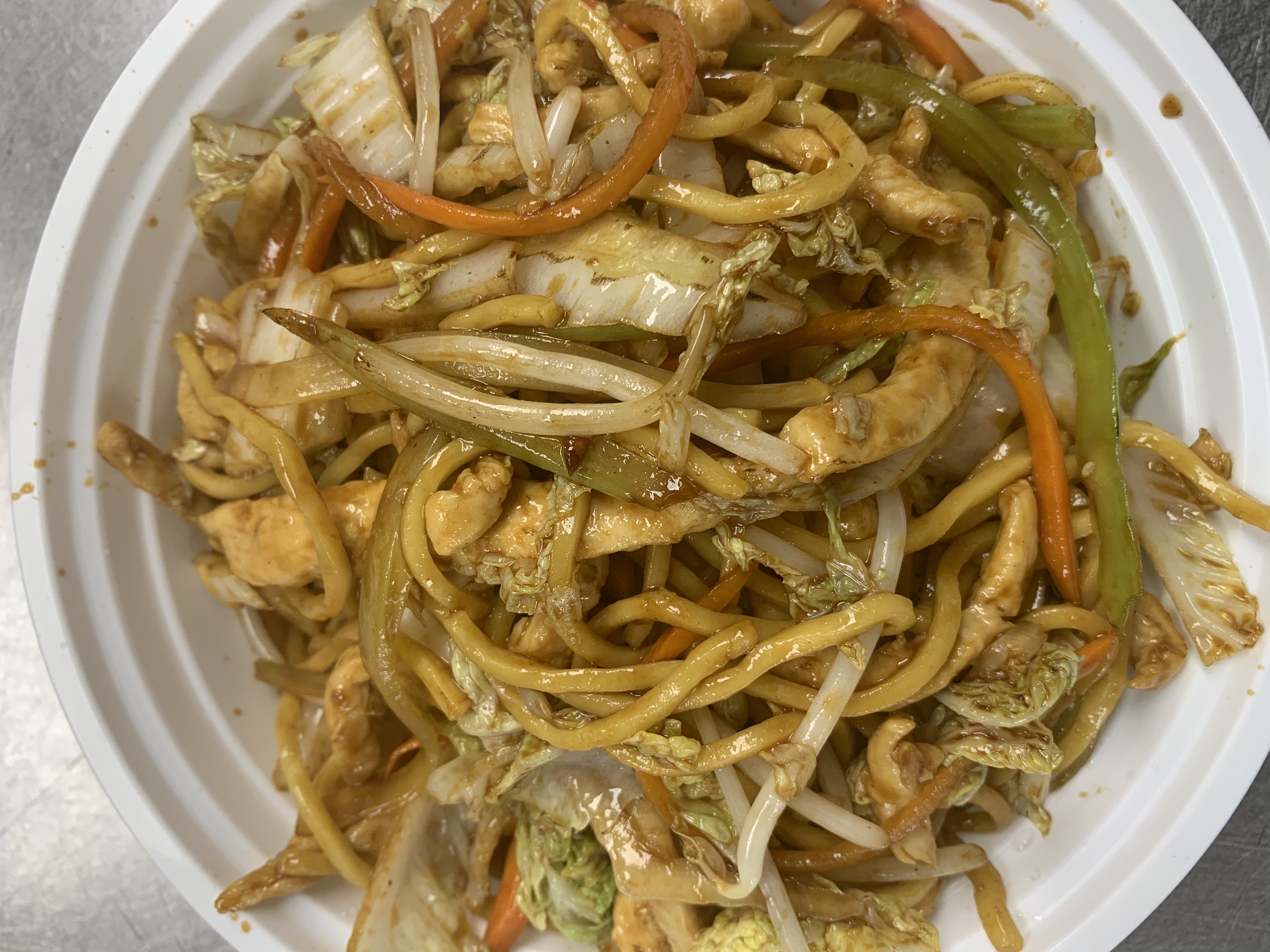 Order 38. Chicken Lo Mein food online from New Jumbo Taste store, New Hyde Park on bringmethat.com