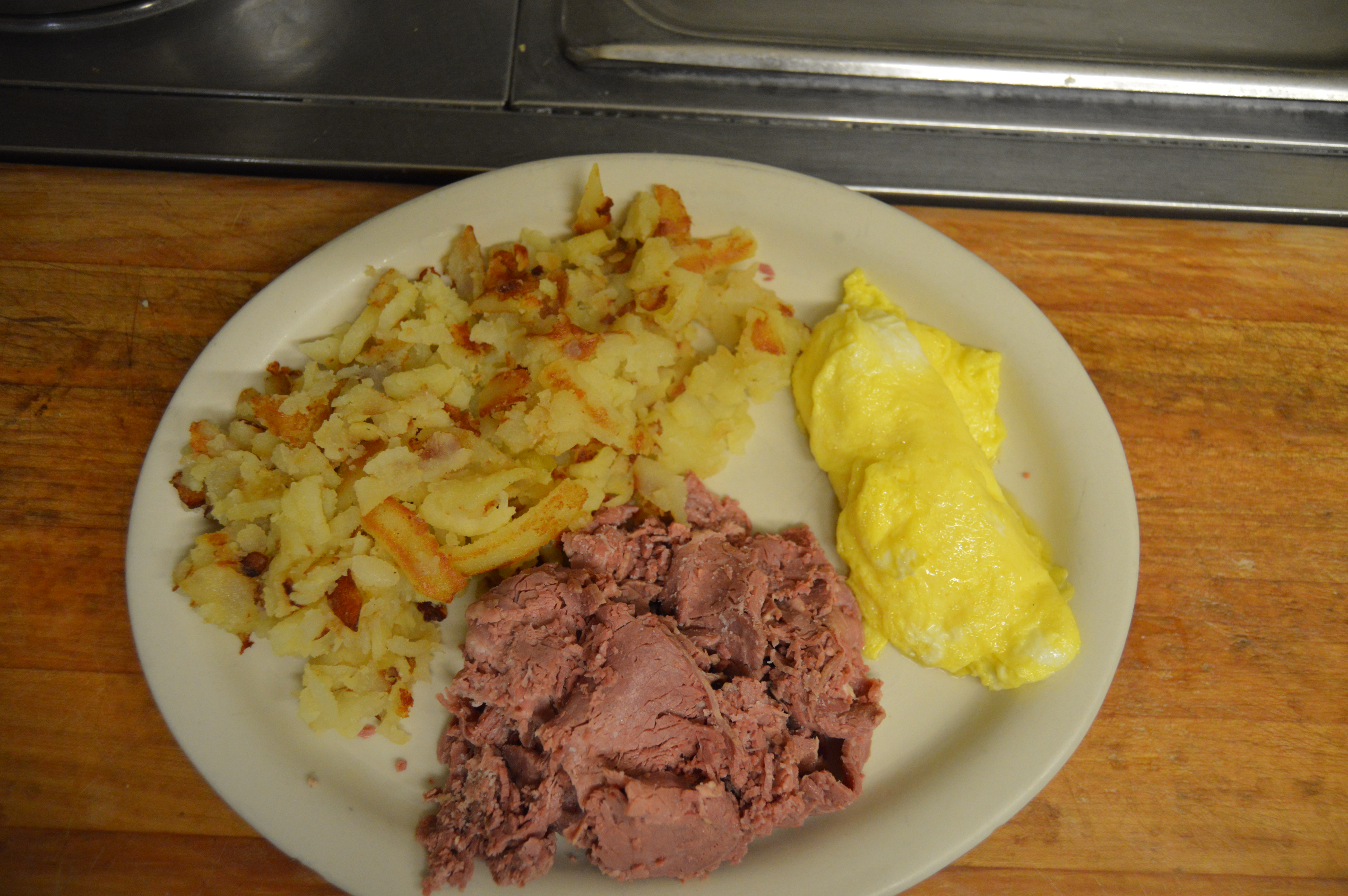 Order 2 Eggs with Corned Beef food online from Angelas family restaurant store, Cleveland on bringmethat.com