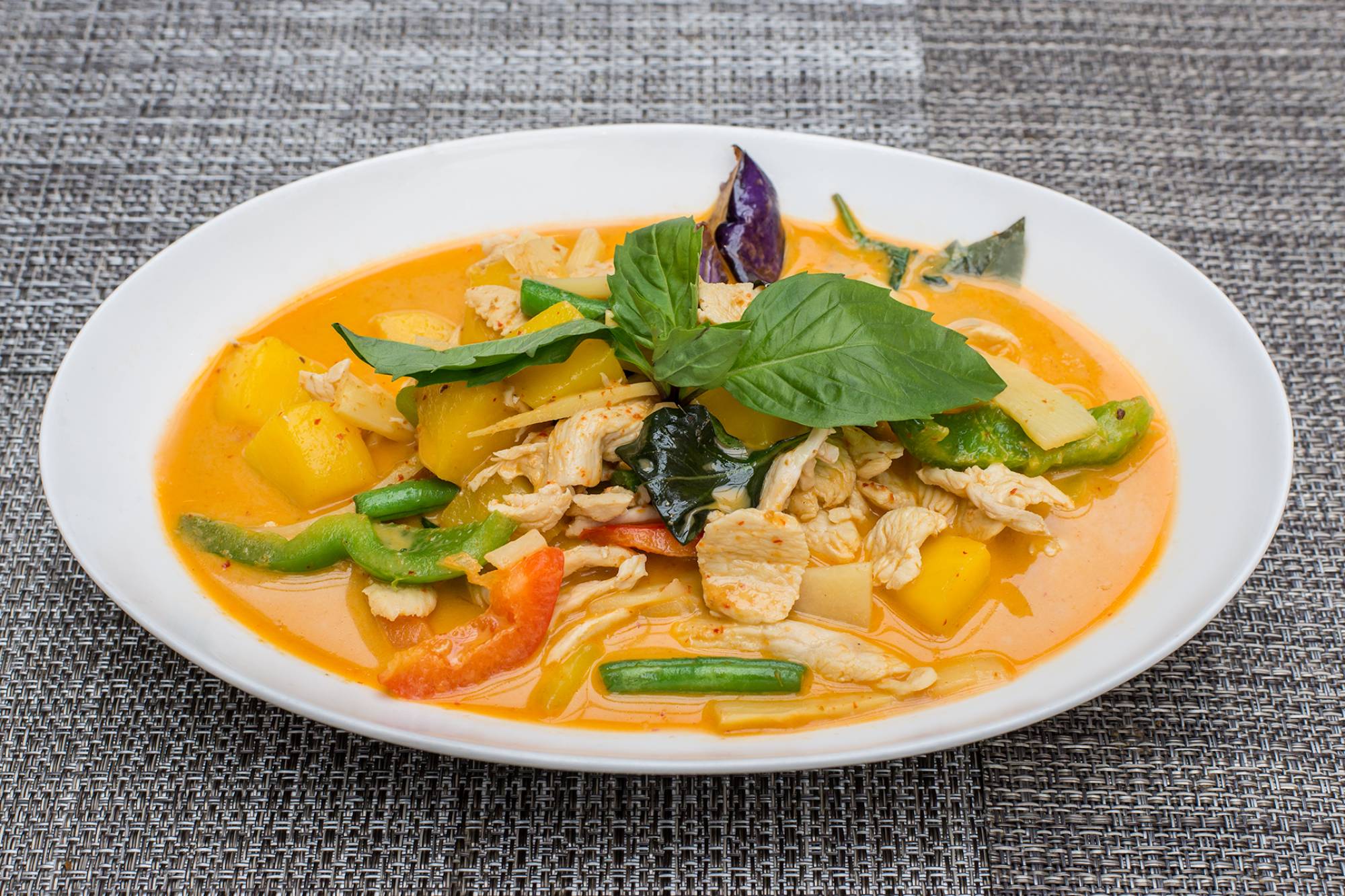 Order Mango Curry Dinner food online from Thai Deelish store, Ashburn on bringmethat.com