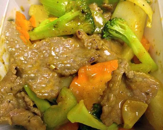 Order Tender Beef in Curry Sauce food online from Lucky Buddha store, Atlanta on bringmethat.com
