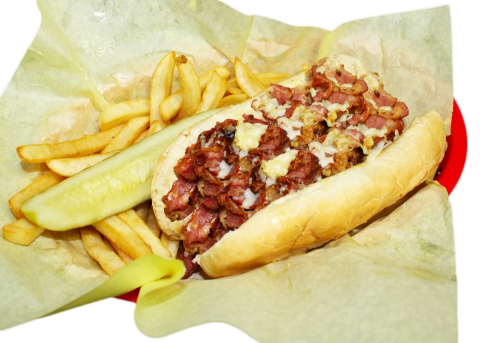 Order Pastrami Sandwich with Fries food online from Pupusas La Familiar store, Las Vegas on bringmethat.com