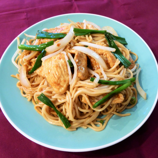 Order Chicken Chow Mein 鸡炒面 food online from King Kee store, San Francisco on bringmethat.com