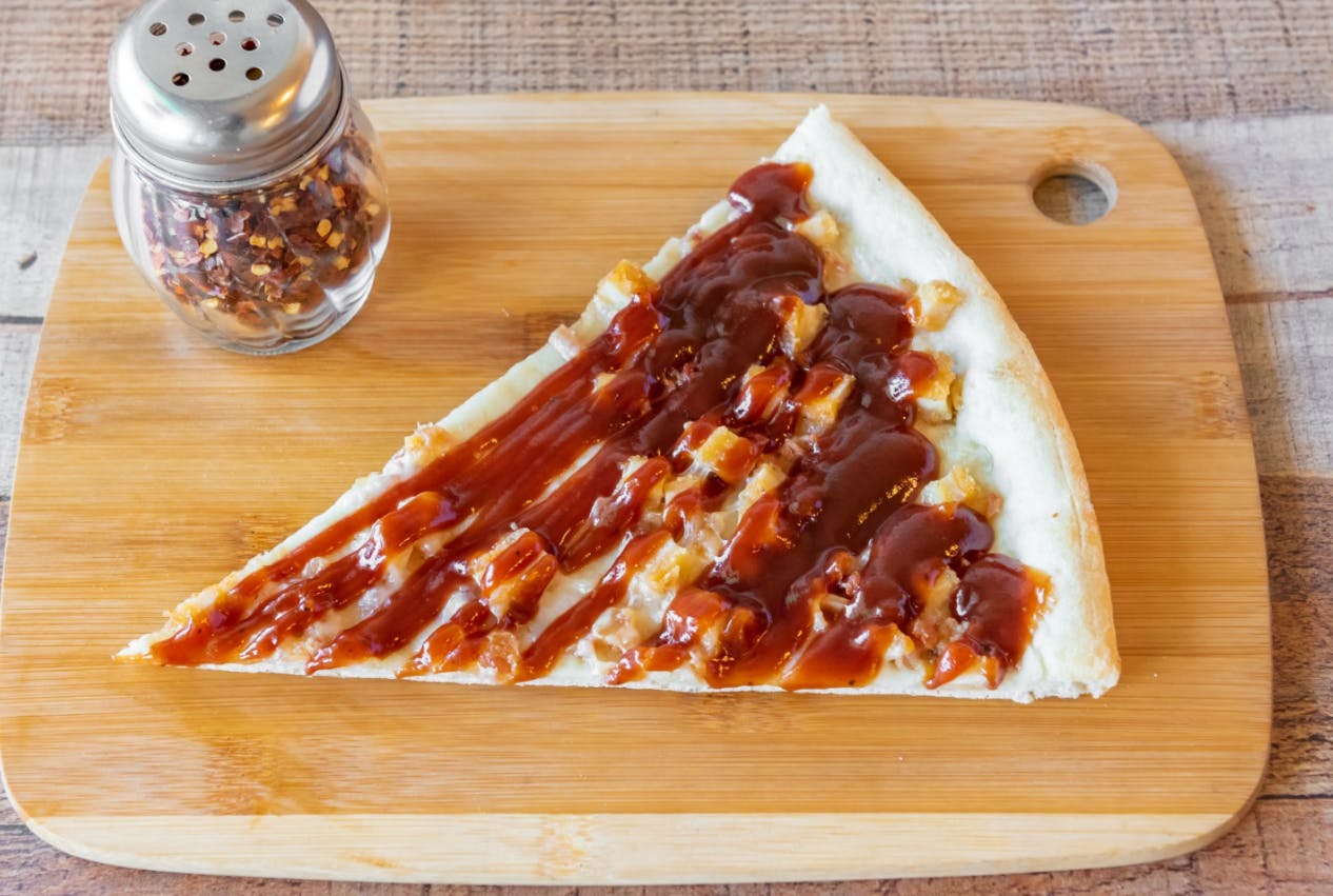 Order BBQ Chicken Pizza - Small 12'' food online from Bracco's store, Bath on bringmethat.com