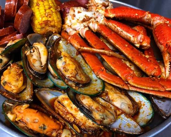 Order D) Snow Crab Legs & Green Mussels (1 lb) food online from Tasty Crab House store, Douglasville on bringmethat.com