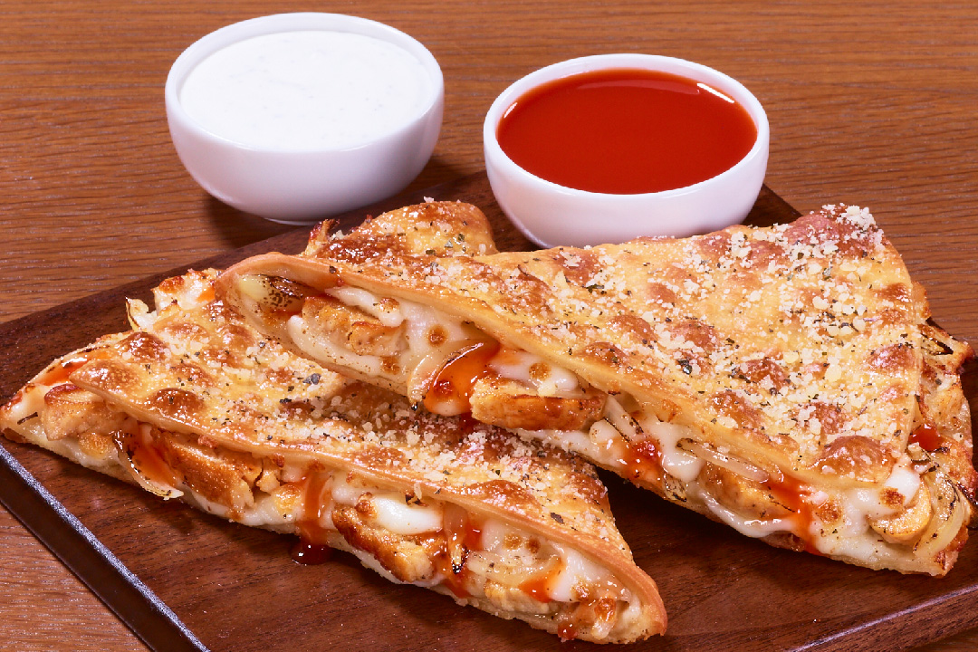 Order Buffalo Chicken Melt food online from Pizza Hut store, West Springfield on bringmethat.com