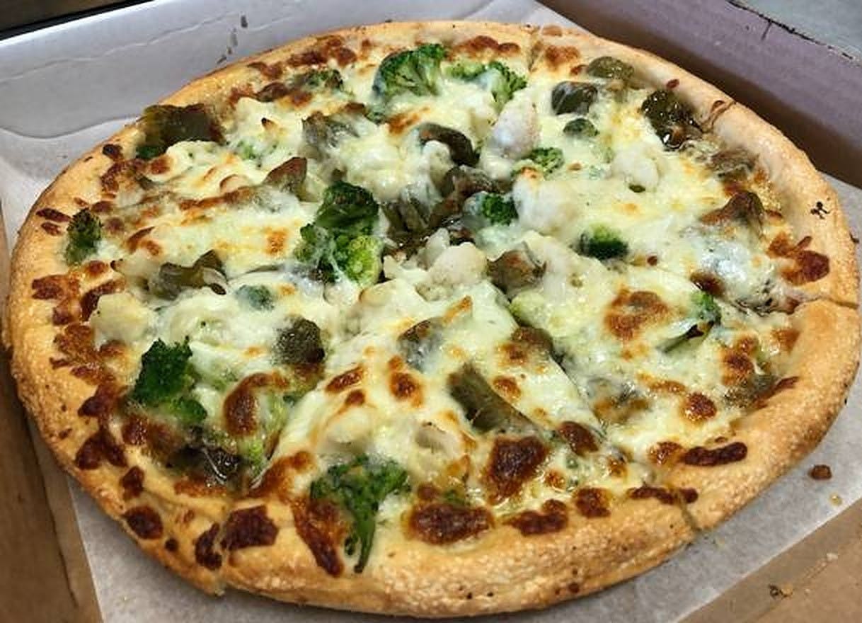 Order Veggie White Pizza - Medium 12'' (8 Slices) food online from Cornersburg Pizza store, Boardman on bringmethat.com