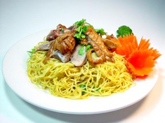 Order 408. Roast Duck Noodles food online from Siam Pasta Thai Cuisine store, Chicago on bringmethat.com
