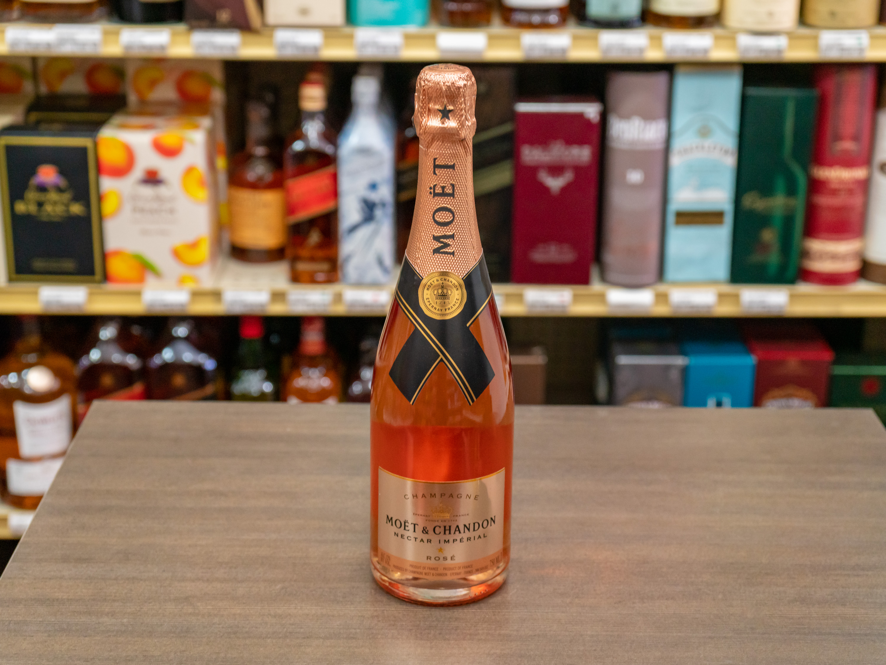 Order 750ml Moet & Chandon Nectar Rose Imperial Champagne (12.0% ABV) food online from Burlingame Liquor store, Burlingame on bringmethat.com