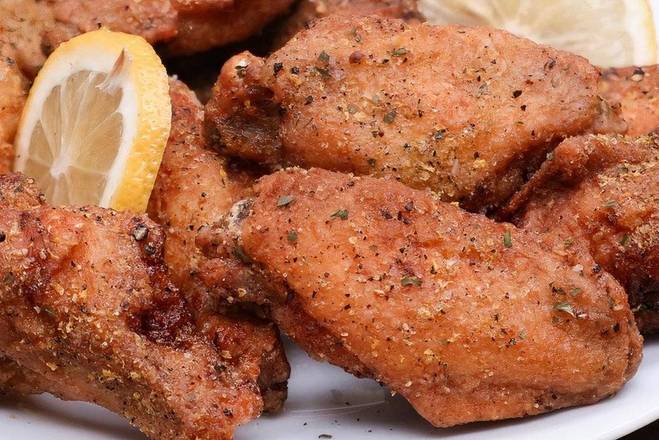Order Dry Rub Wings (7 pcs) food online from Charles St. Wings & More store, Spring on bringmethat.com