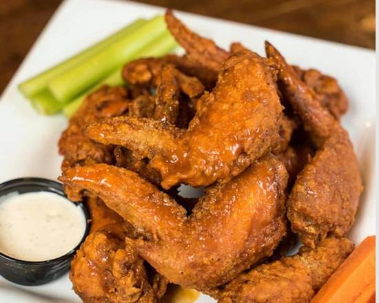 Order Traditional Wings food online from Throwback Sports Bar store, St Charles on bringmethat.com