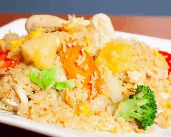 Order Pineapple Curry Fried Rice food online from Panwa Thai store, Seattle on bringmethat.com