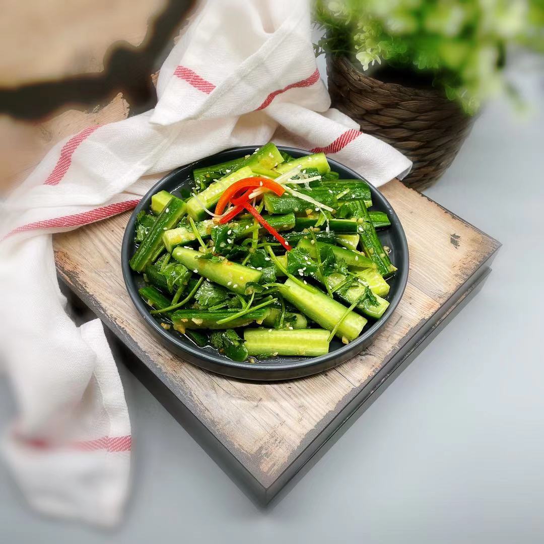 Order 蒜泥黄瓜条 Cucumber salad  food online from Fashion Wok store, Foster City on bringmethat.com