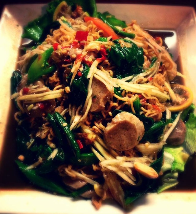 Order Tam Mij Noodle Salad food online from King Thai Restaurant store, Saint Paul on bringmethat.com