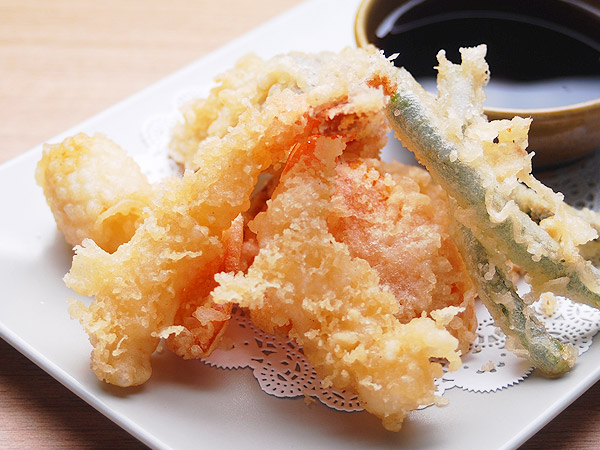 Order Mixed Tempura Appetizer food online from Sushiraw store, Los Angeles on bringmethat.com