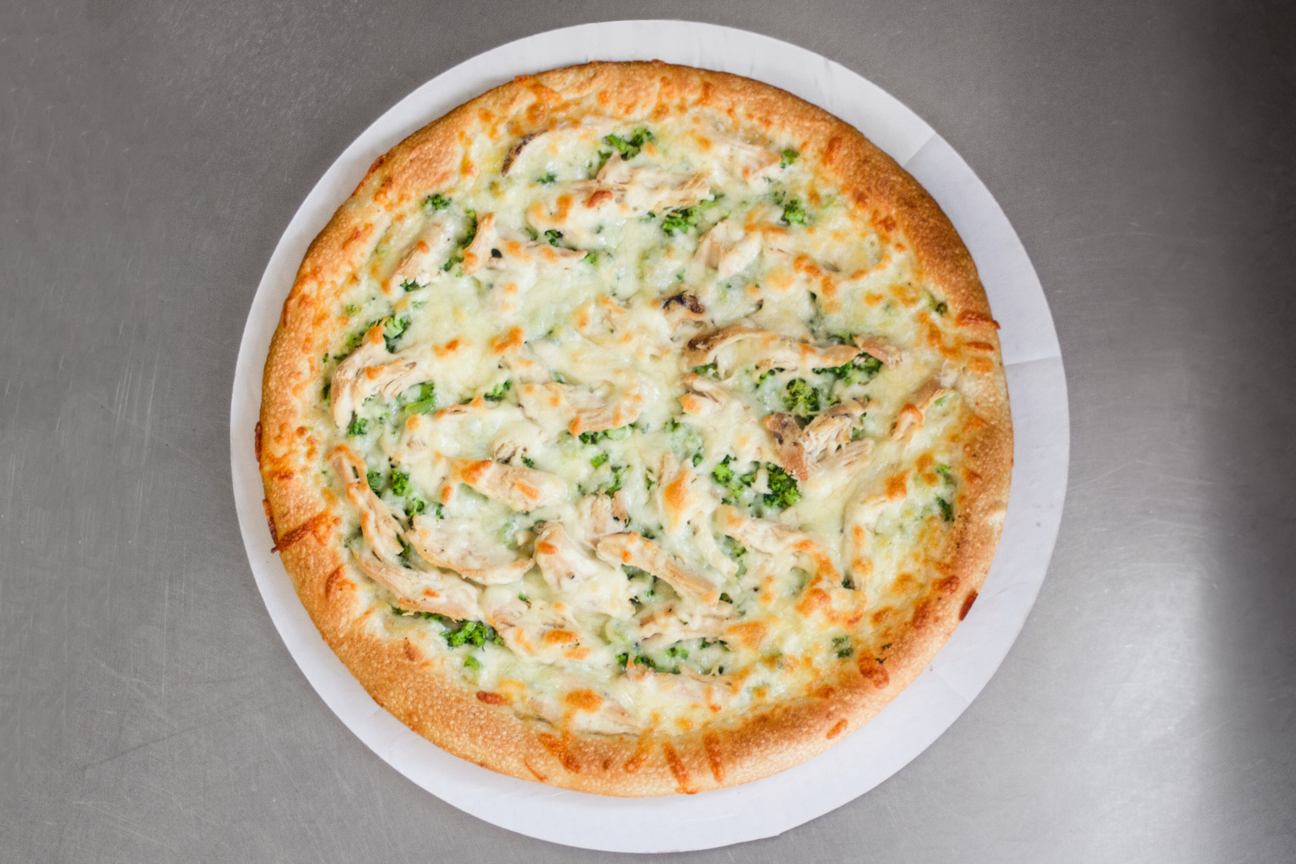 Order Chicken Broccoli Alfredo Pizza - Small 10'' food online from Town House Of Pizza store, Westminster on bringmethat.com