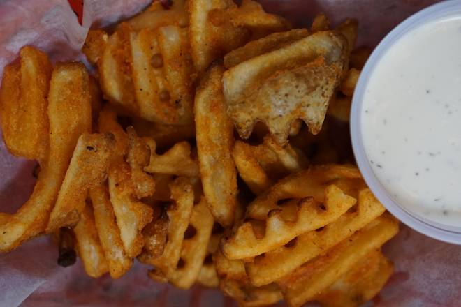 Order Basket of Fries food online from TailGate Brewery Chattanooga store, Chattanooga on bringmethat.com