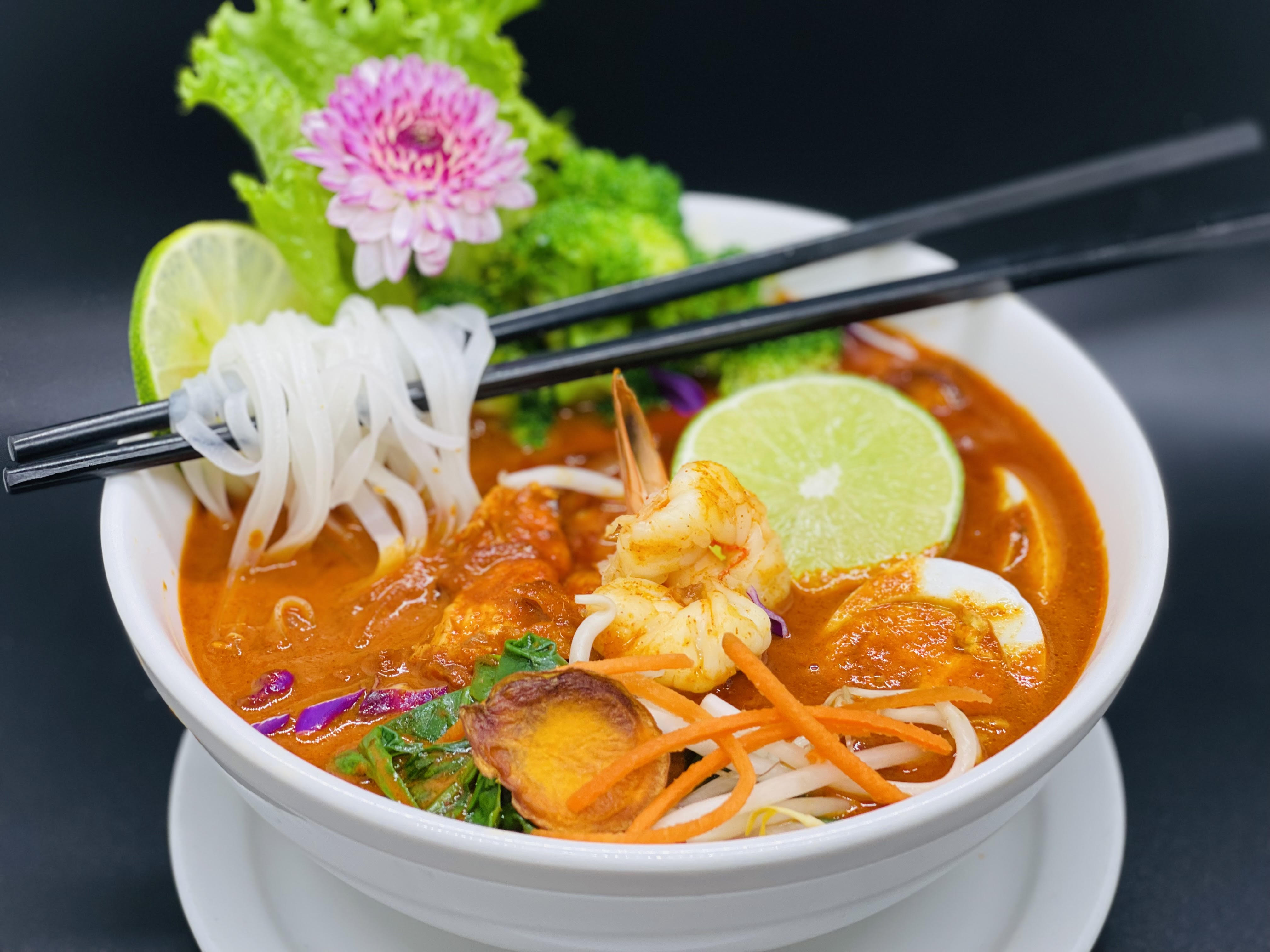 Order House Special Noodle Soup food online from Spring Thai store, Petaluma on bringmethat.com