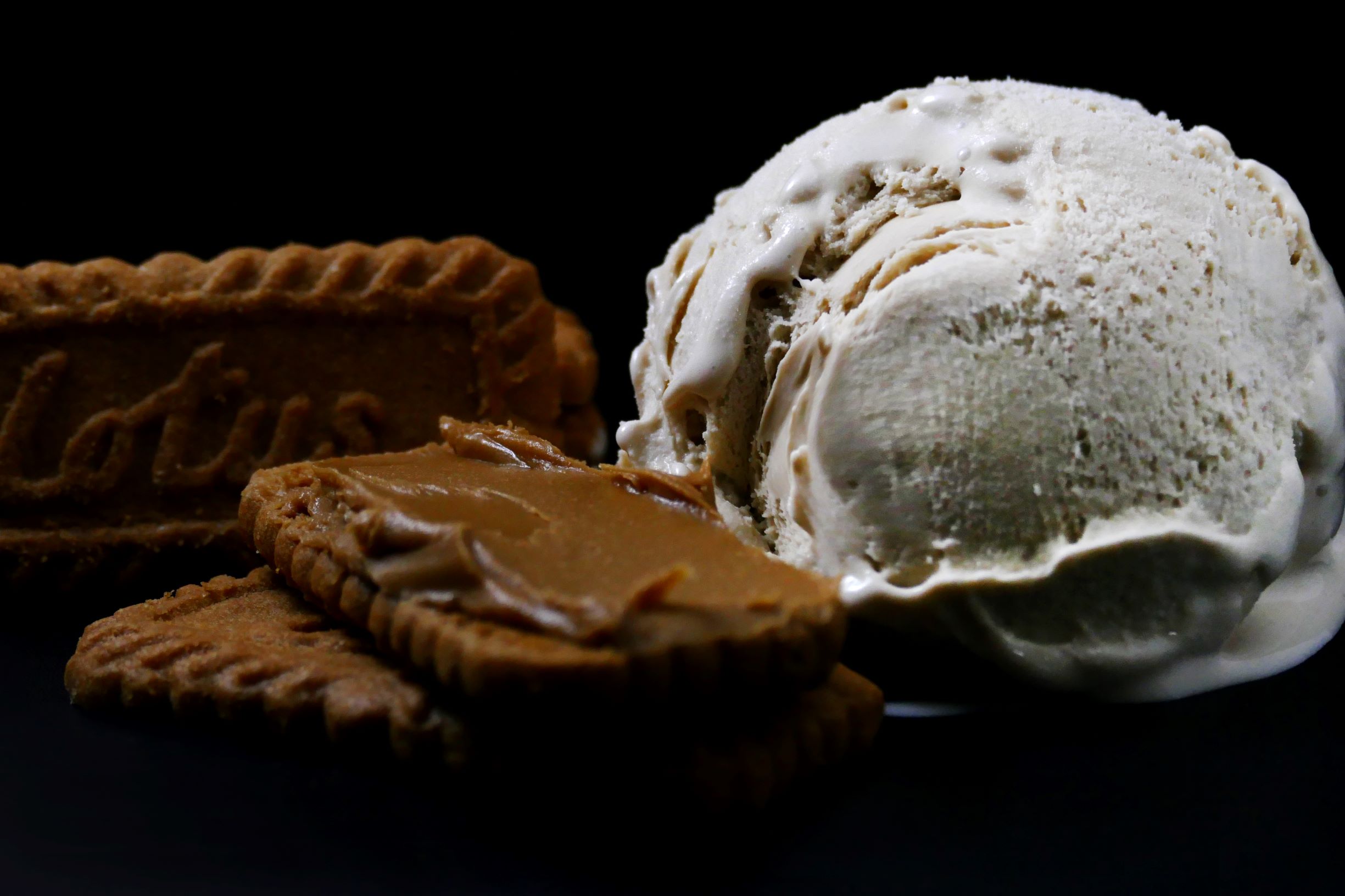 Order Biscoff Voyage Ice Cream food online from Milkster Nitrogen Creamery - store, Northville on bringmethat.com