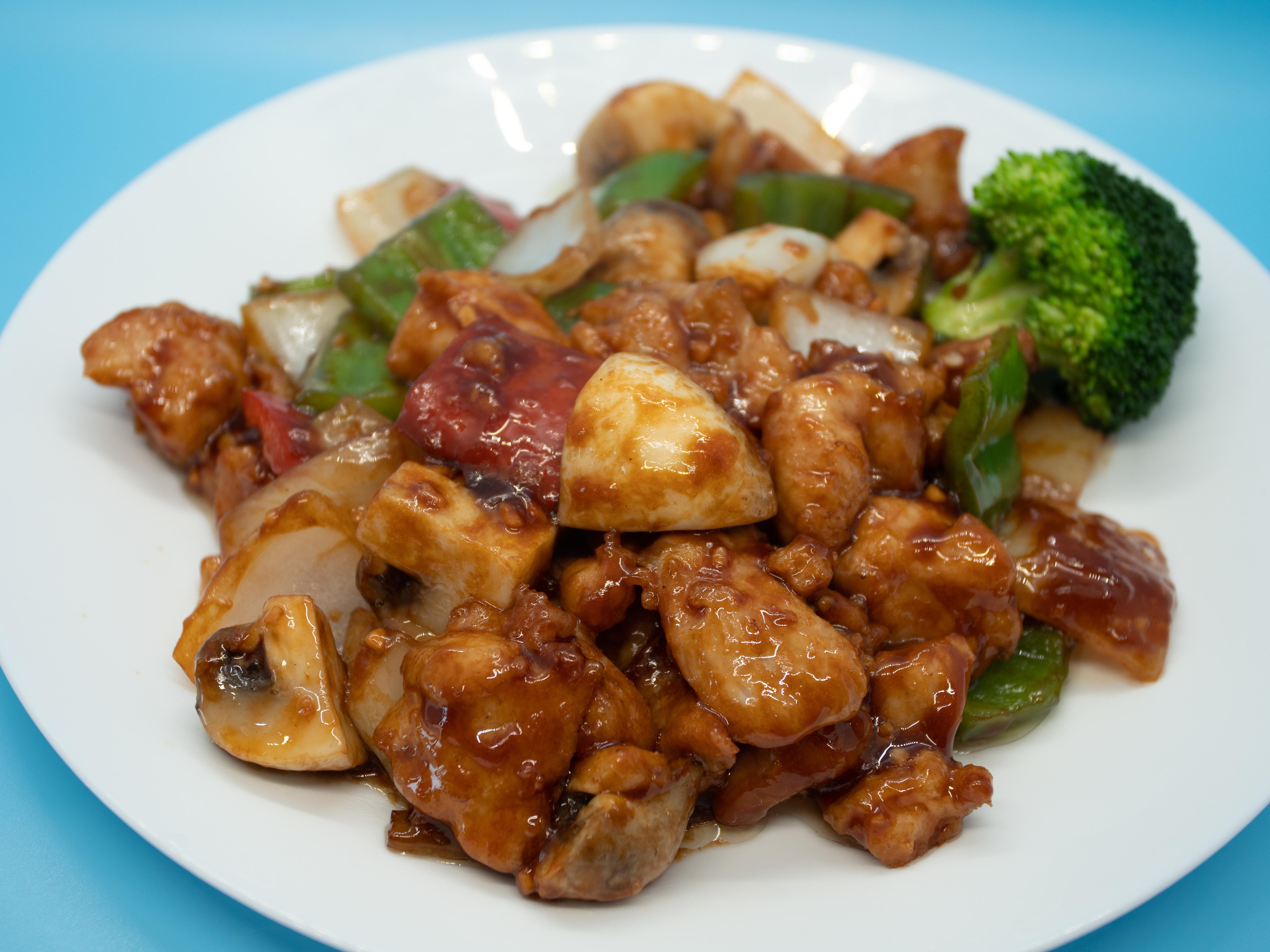 Order D7. Black Mushroom with Chicken  黑蘑菇鸡 food online from Hai master kitchen store, Laguna Woods on bringmethat.com